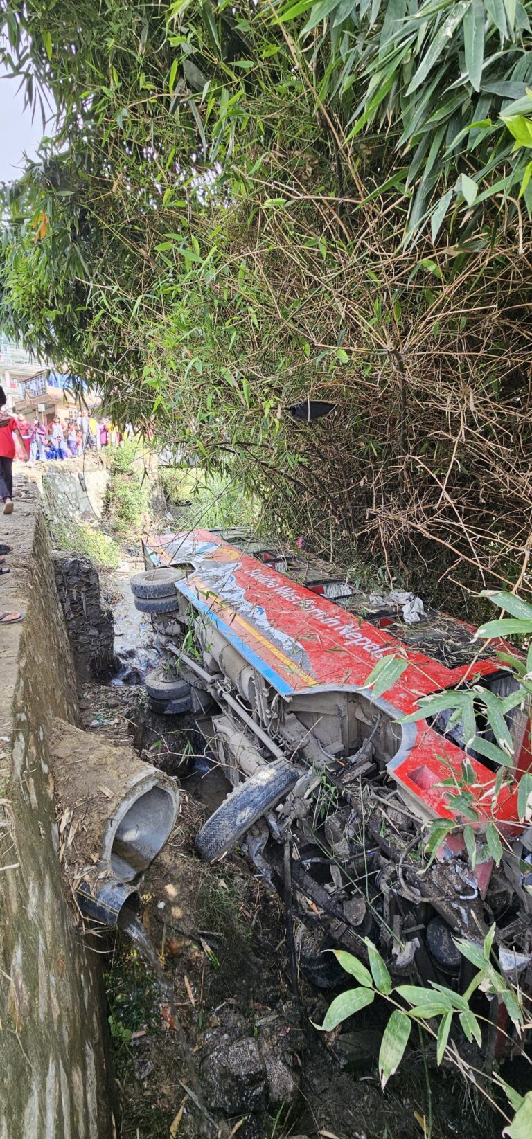 सिन्धुलीको कमलामाईमा माइक्रोबस दुर्घटना हुँदा १५ जना घाइते