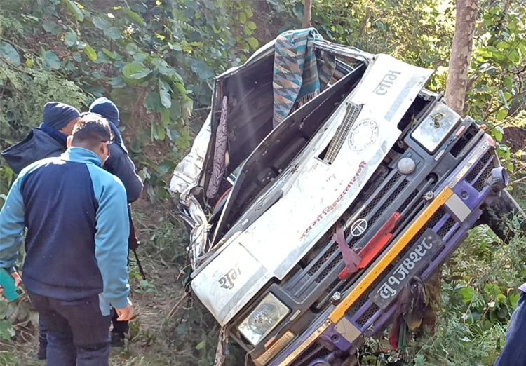 दाङको लमही : बस दुर्घटना हुँदा दुई जनाको मृत्यु