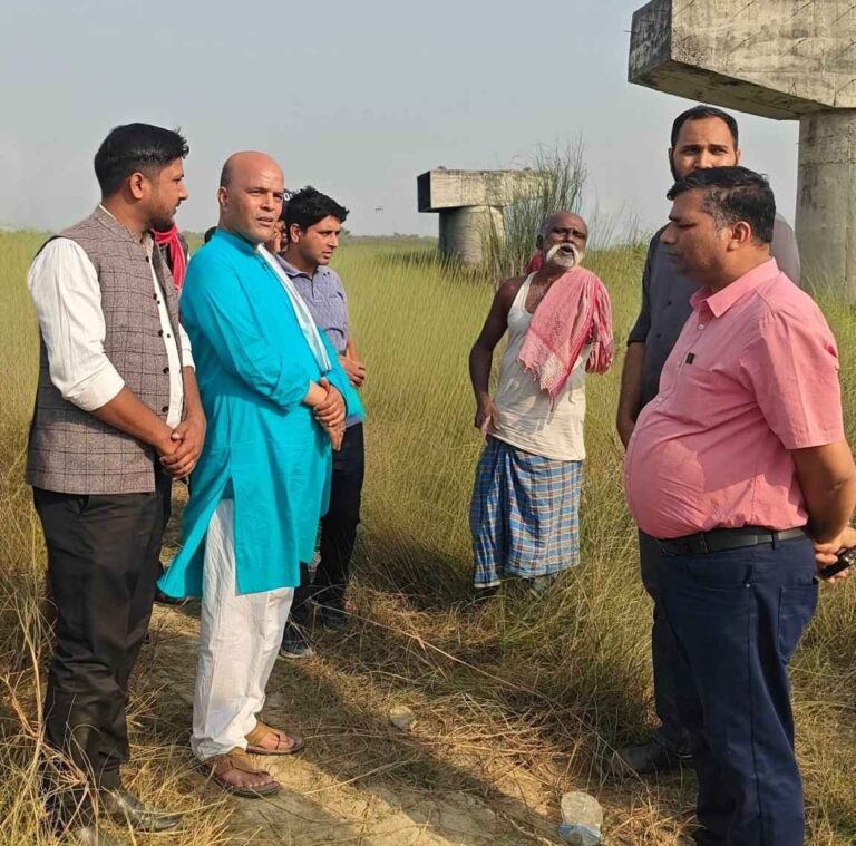 वर्षौंदेखि अलपत्र रौतहट–सर्लाही पुल निर्माणले पायो गति, अमरेश कुमार सिंहद्वारा स्थलगत अनुगमन 